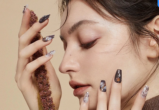 What Are the Latest Winter Nail Trends?